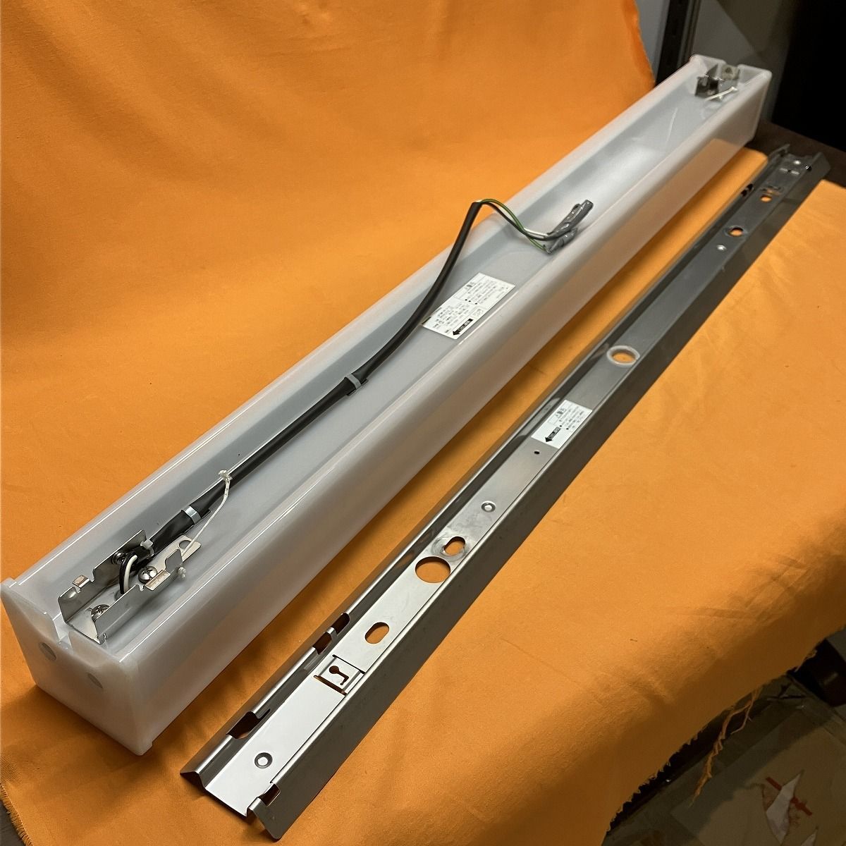 一体型LEDベースライト パナソニック NNFW41810CLE9 昼白色 防湿型 防雨型