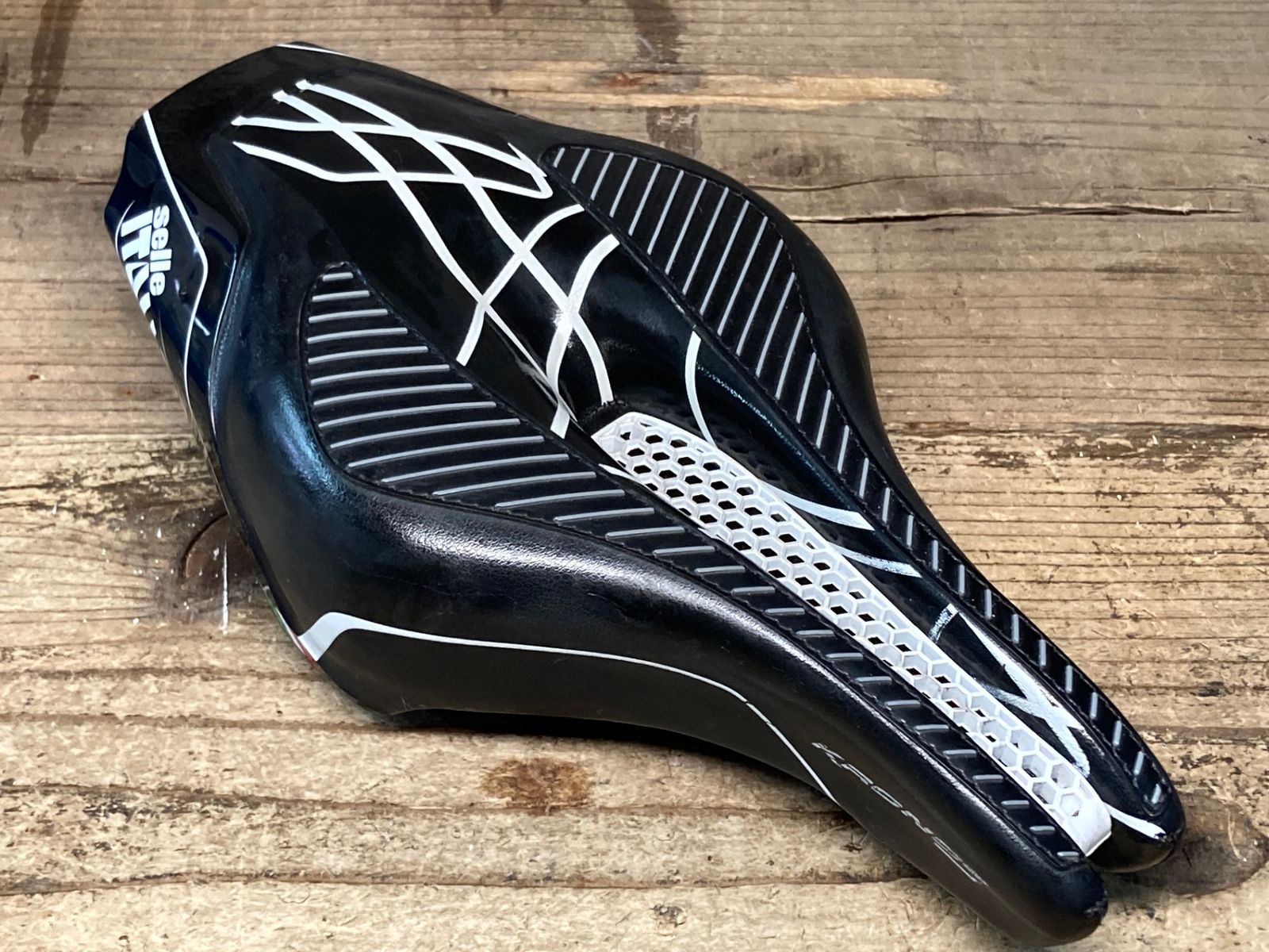 JN916 セライタリア selle ITALIA クロノス KRONOS サドル 132mm 黒 カーボンレール