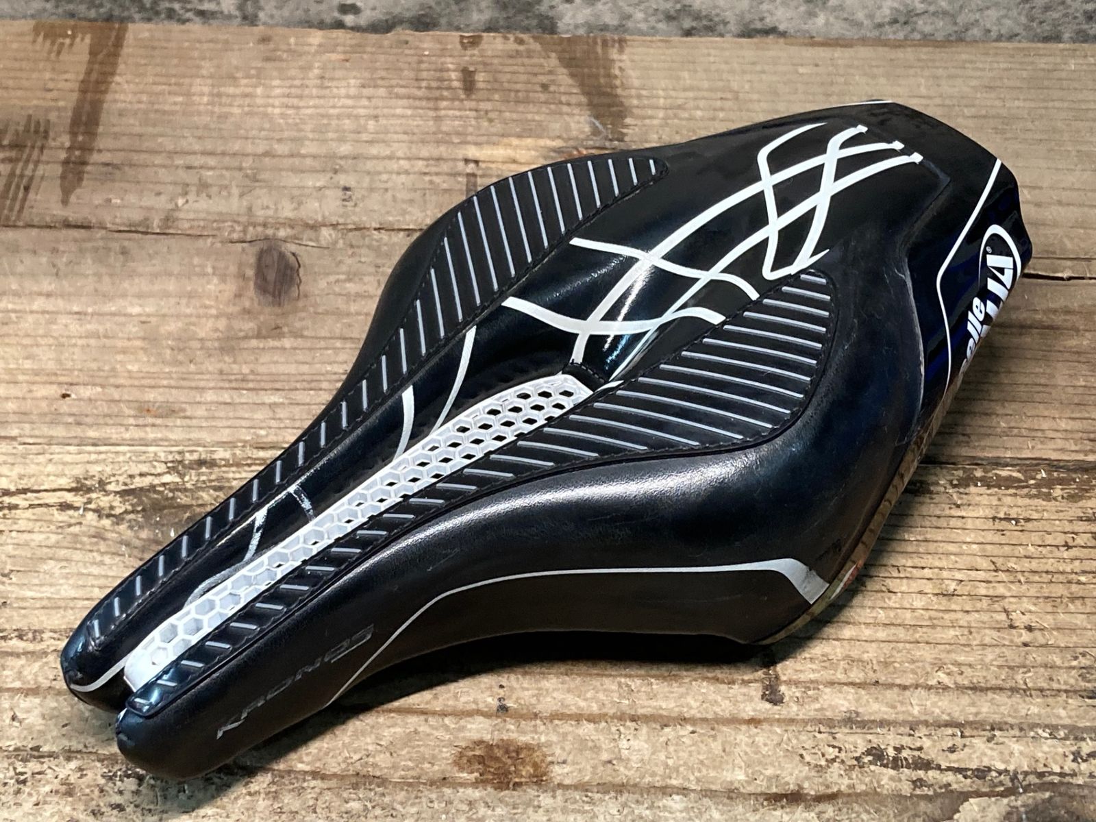 JN916 セライタリア selle ITALIA クロノス KRONOS サドル 132mm 黒 カーボンレール