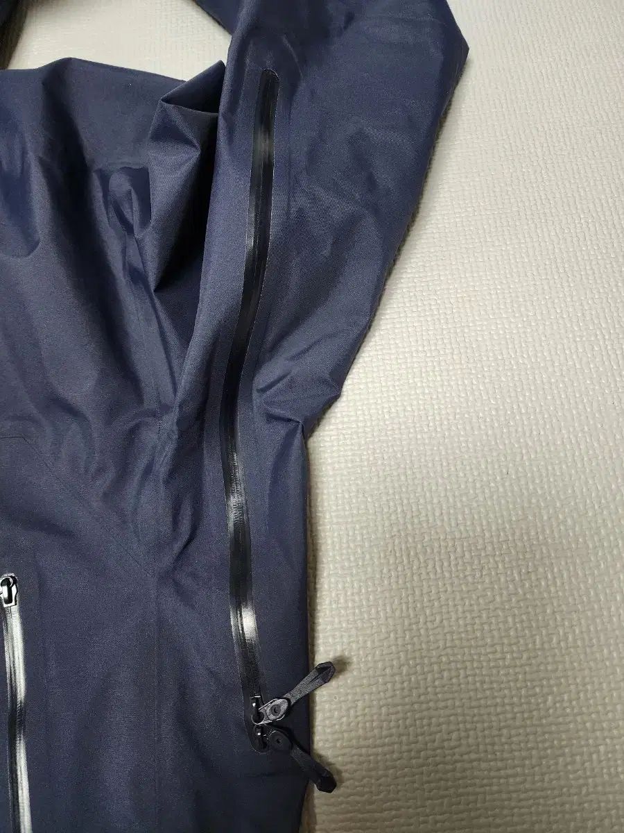 ARC TERYX アークテリクス ネイビー ウィンドブレーカー ジャケットL