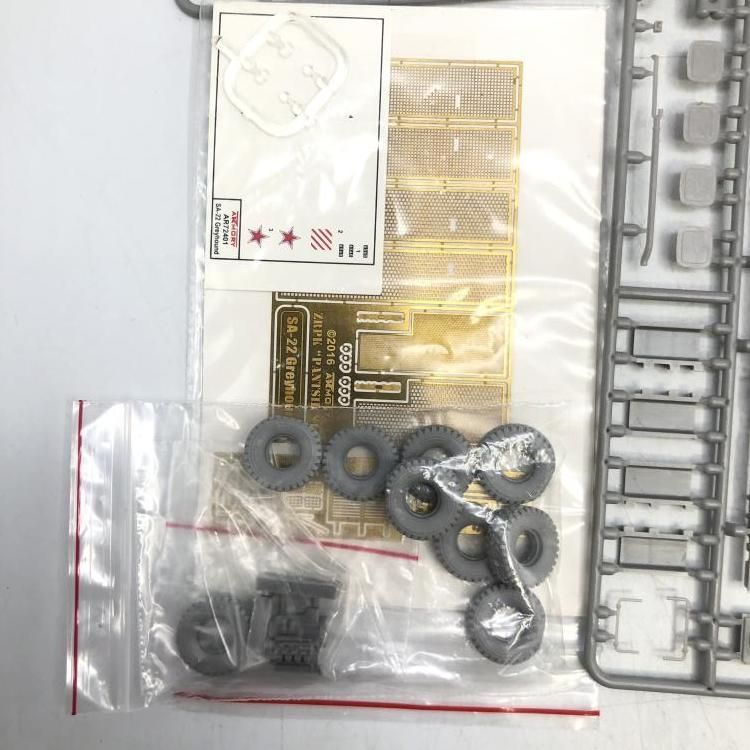 ﾐﾘﾀﾘ UR72401