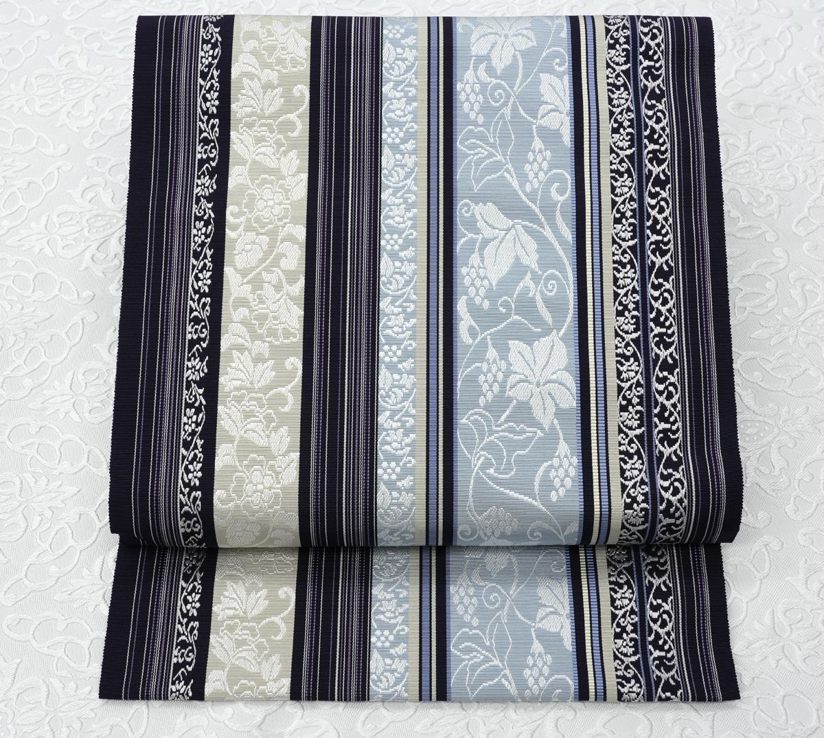 残り僅か 未仕立 博多帯 黒木織物 八寸名古屋帯 葡萄唐草柄 濃紺地 仕立代込