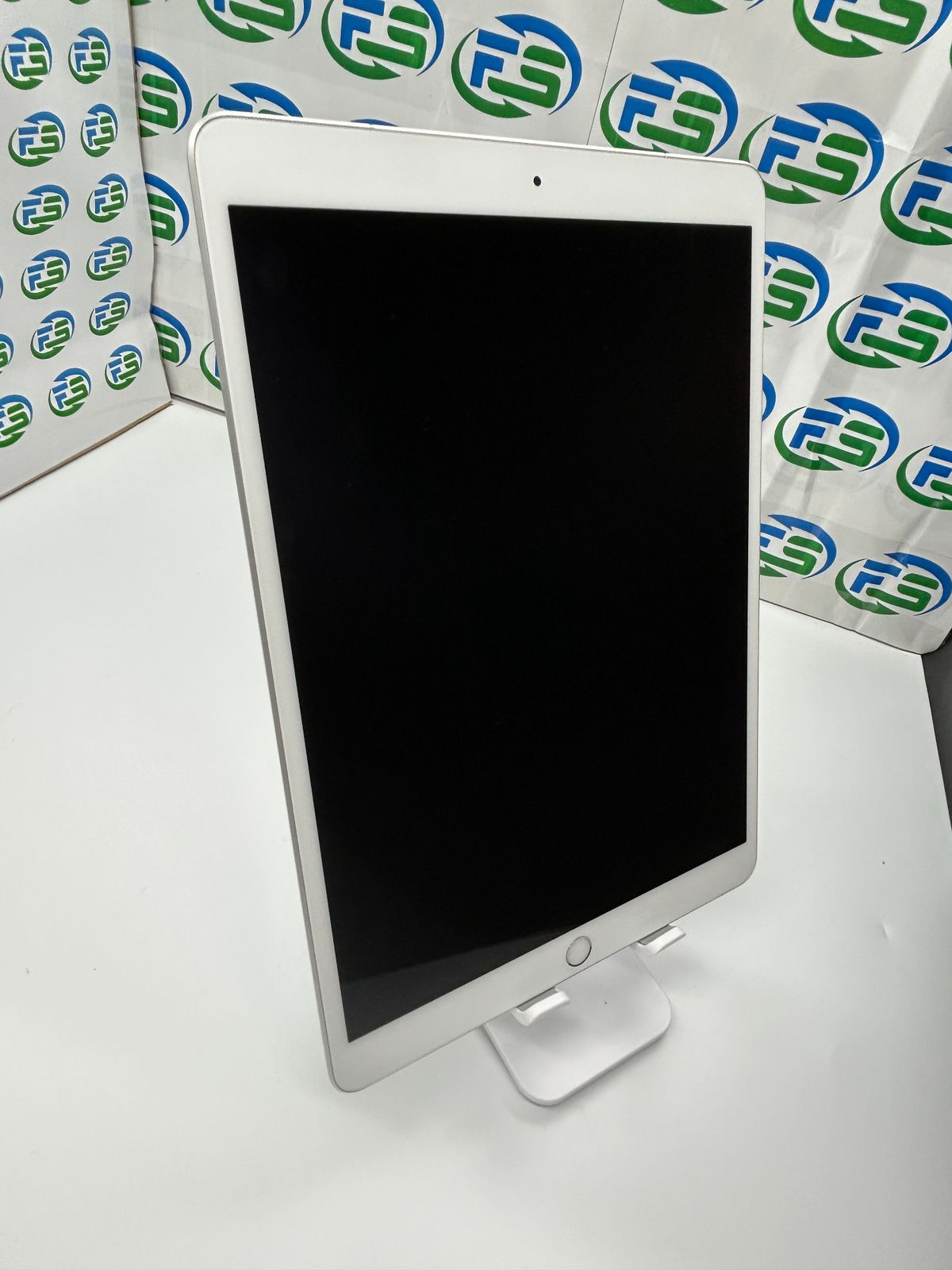 iPad Air第3世代 Cellular 64GB シルバー タブレット アップル SIMフリー 訳アリ