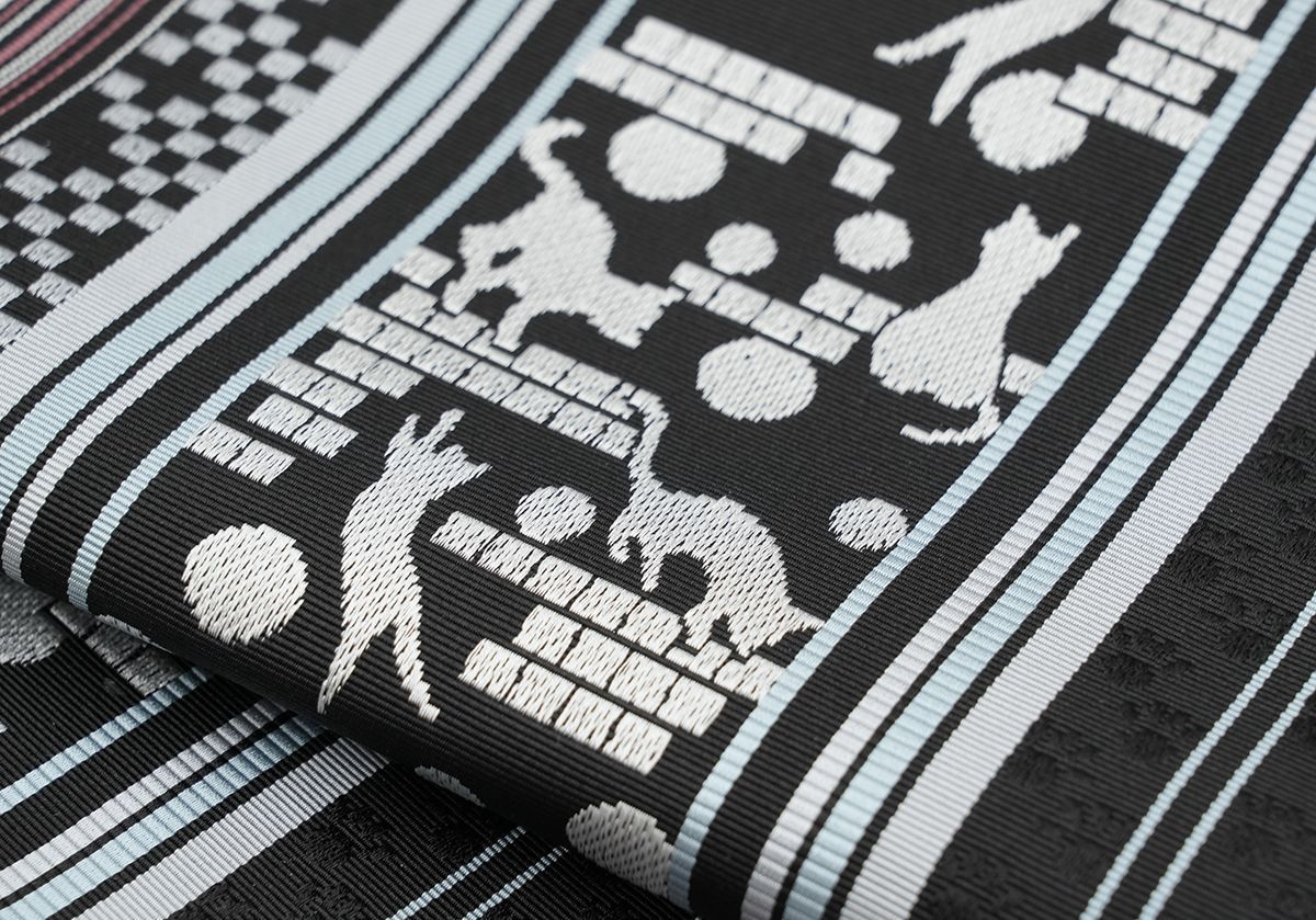 新品未仕立 博多帯 黒木織物 八寸名古屋帯 ねこ柄 黒地 仕立代込み