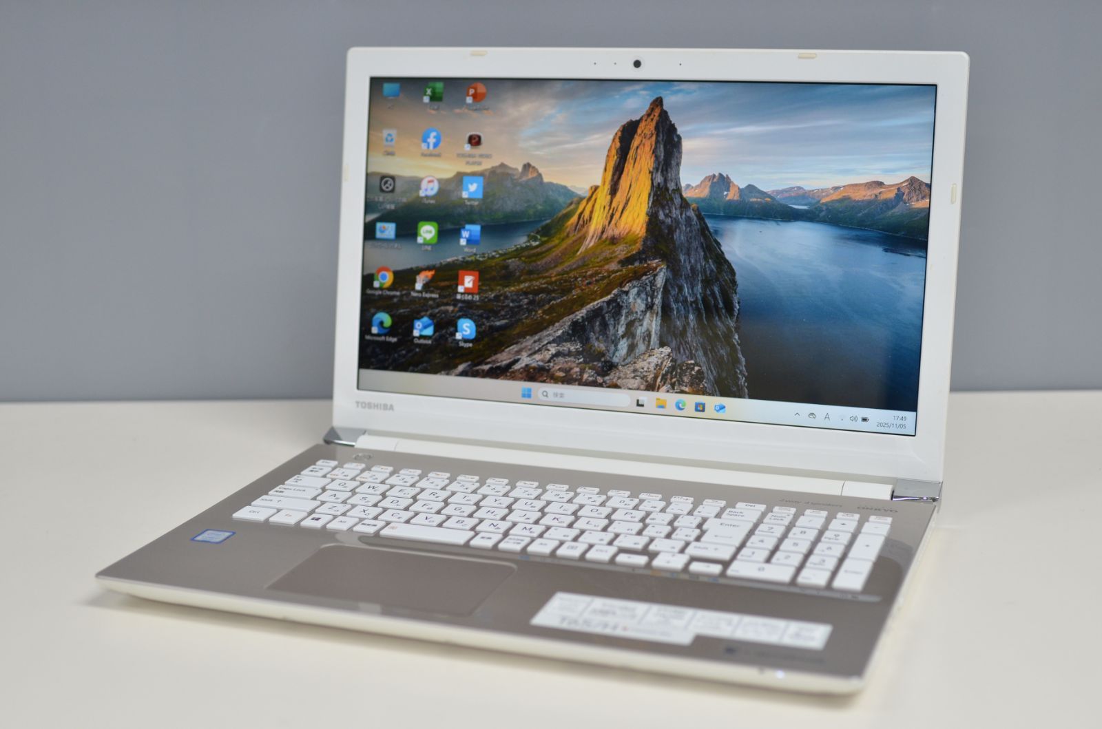 ノートパソコン 東芝 T65 HG 第8世代 i7 爆速SSD512GB メモリー8GB 無線内蔵 Bluetooth WEBカメラ DVDマルチ Windows11 office