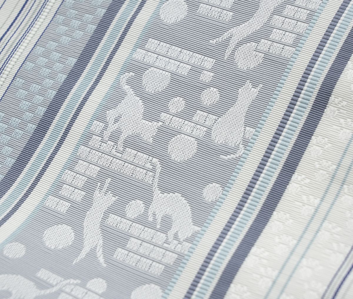 新品未仕立 博多帯 黒木織物 八寸名古屋帯 ねこ柄 白地グレー 仕立代