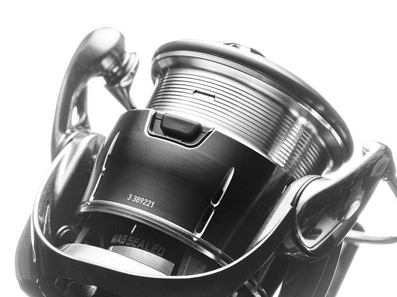  ダイワ 24 ルビアス LT 3000-H DAIWA LUVIAS スピニングリール リール