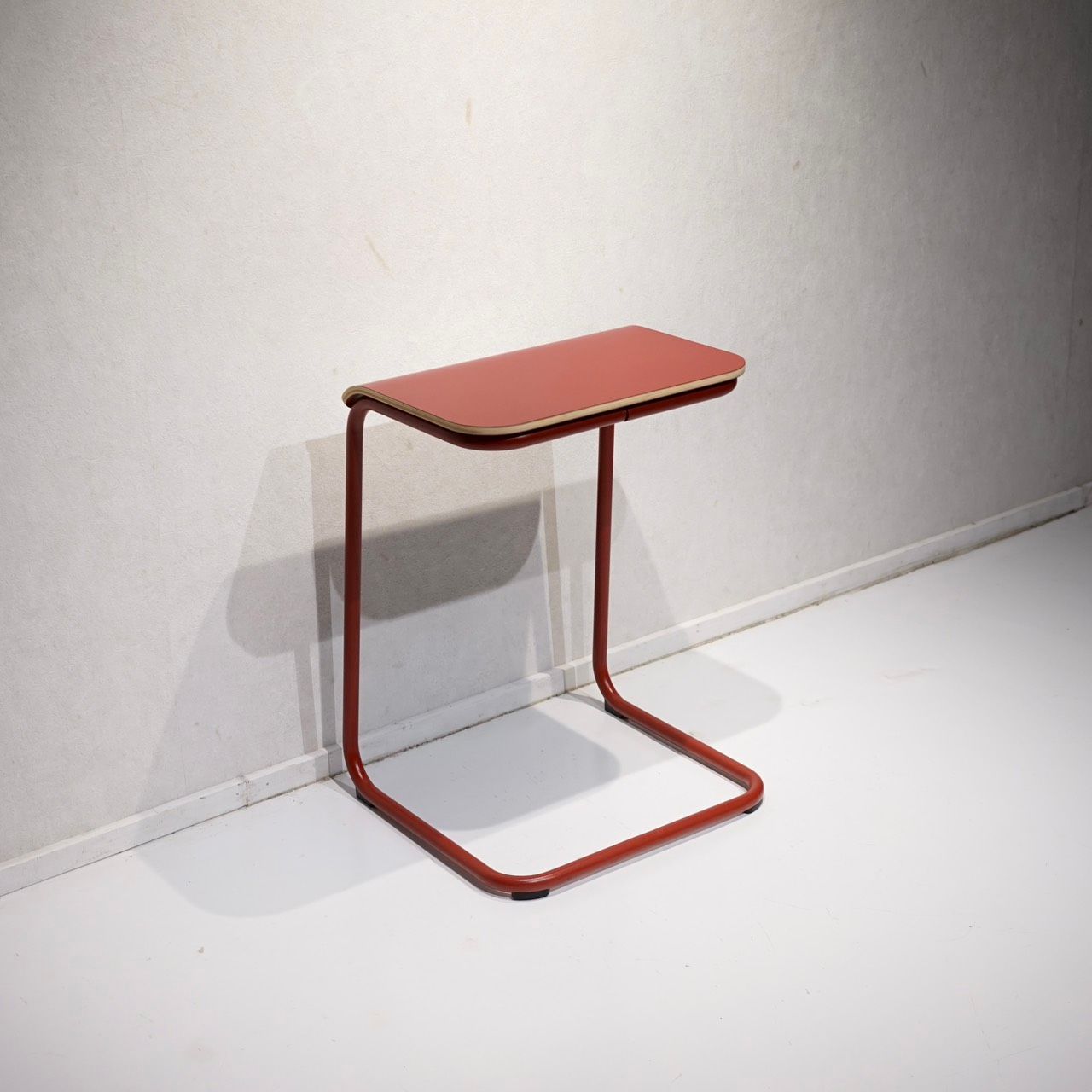 Knoll ノール Toboggan Pull Up Table トボガン プルアップテーブル サイドテーブル レッド モダン ミッドセンチュリー インダストリアル