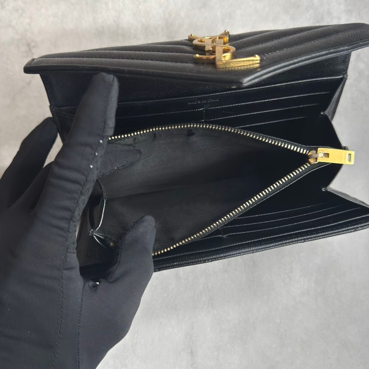 レア✨サンローラン 二つ折り財布 キャビアスキン YSL カサンドラ ブラック 楽天市場】サンローランパリ 二つ折り財布 タイニーカサンドラ