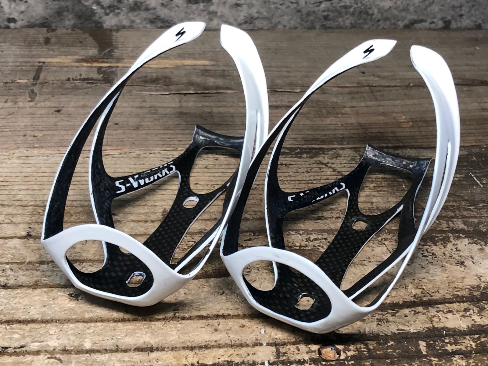 スペシャライズド　S-WORKS カーボン ボトルケージ 2個セット 商品紹介】人気のS-Worksのボトルケージが再入荷 | スペシャライズド