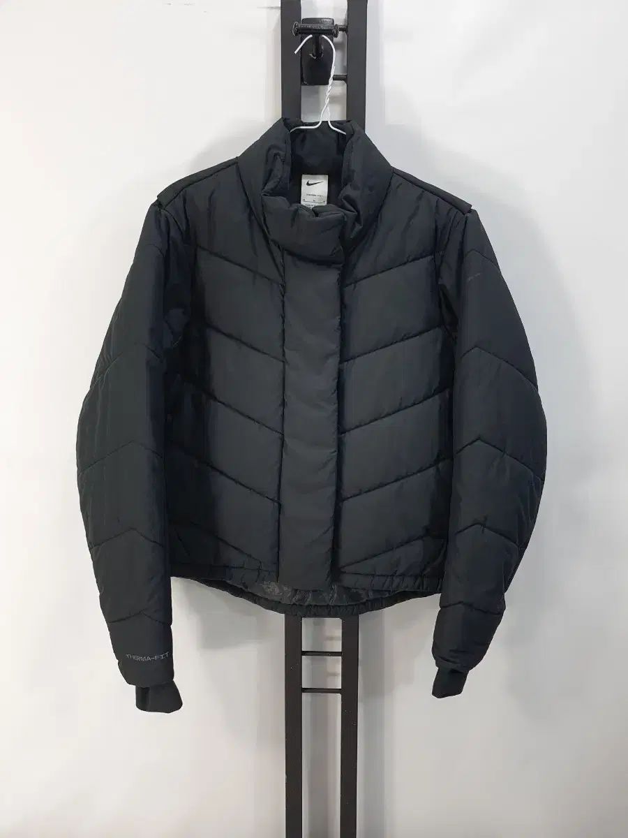 ナイキ ゴルフ 軽量 ダウン サーマフィット レペル クロップド パデッド ジャケット ブラック レディース m