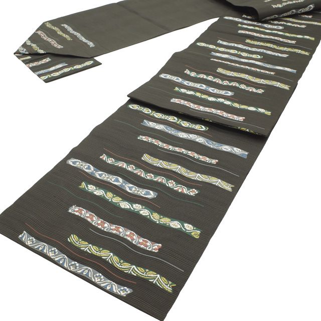 新古品 すごい値 名古屋帯 本場筑前博多織 八寸 正絹 全通 濃グレー 草花文 金糸 松葉仕立て カジュアル 仕立て上がり 春 秋 冬 観劇 お食事 ショッピング お出かけ リサイクル すごいね みやがわ neb01568