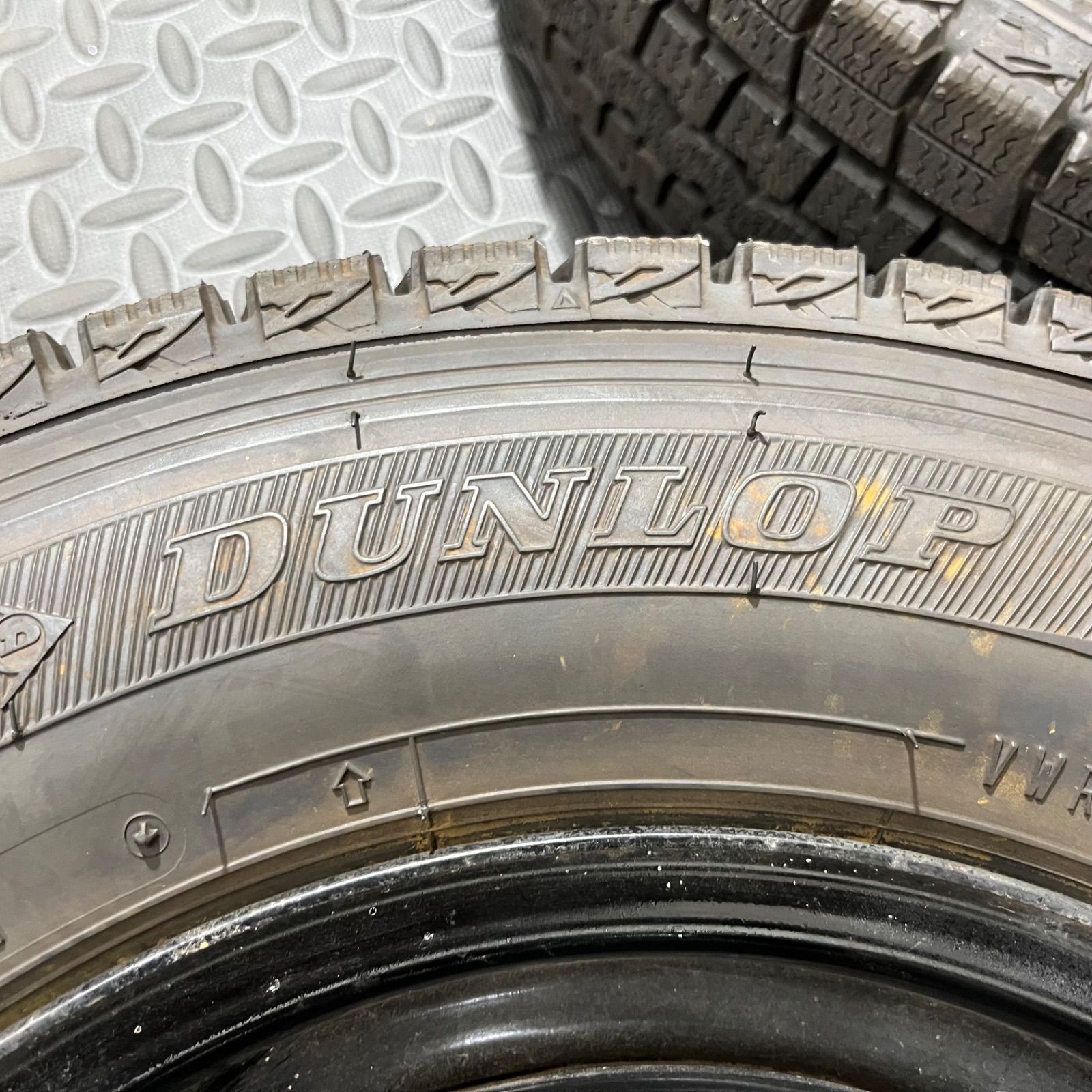 スタッドレスタイヤ 冬タイヤ