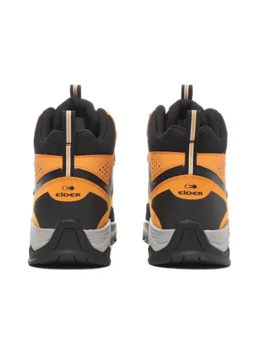 ミッドカット トレッキングシューズ