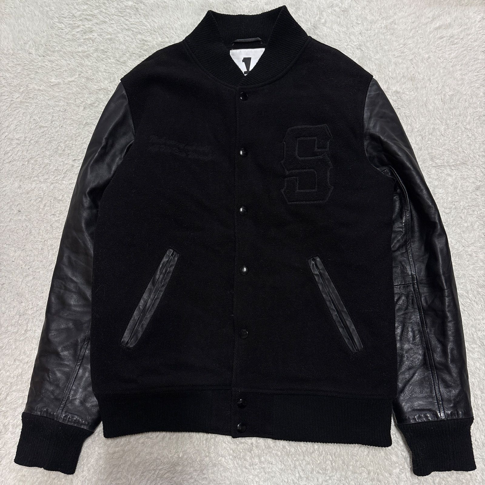 レザー切替スタジャン オールブラック ワッペン トーンオントーン刺繍