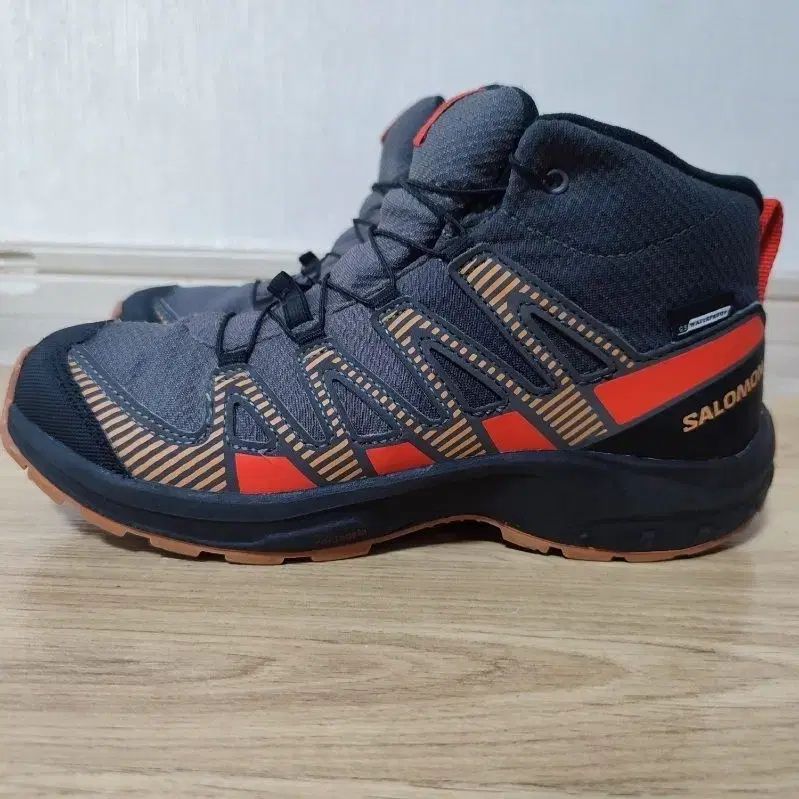 サロモン XA PRO レディース登山靴 グレー オレンジ 225