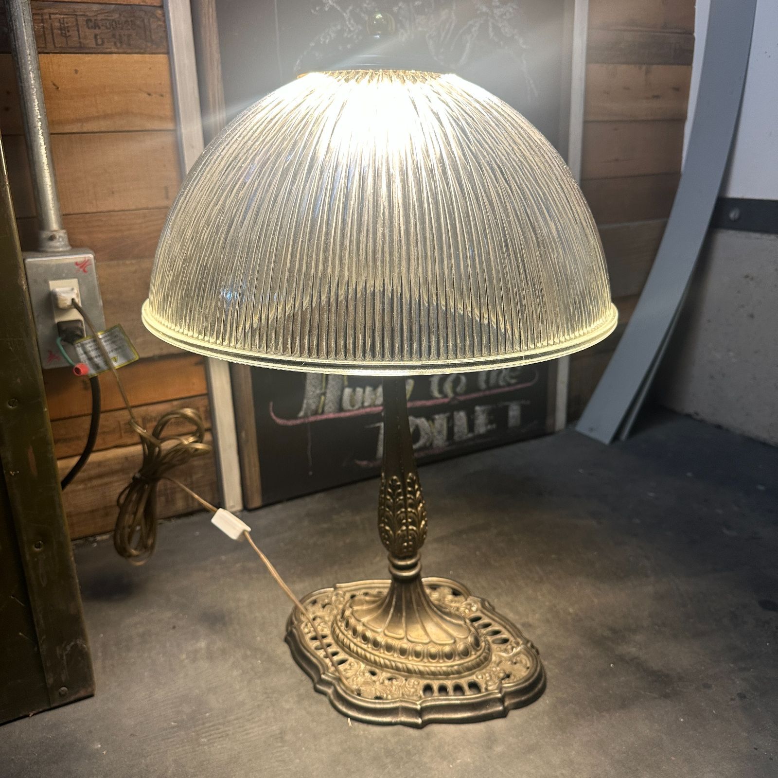 てってっ　ヴィンテージ LEVITON製 デスクランプグラスシェード真鍮製 ヴィンテージ LEVITON製 デスクランプ グラスシェード アンティーク