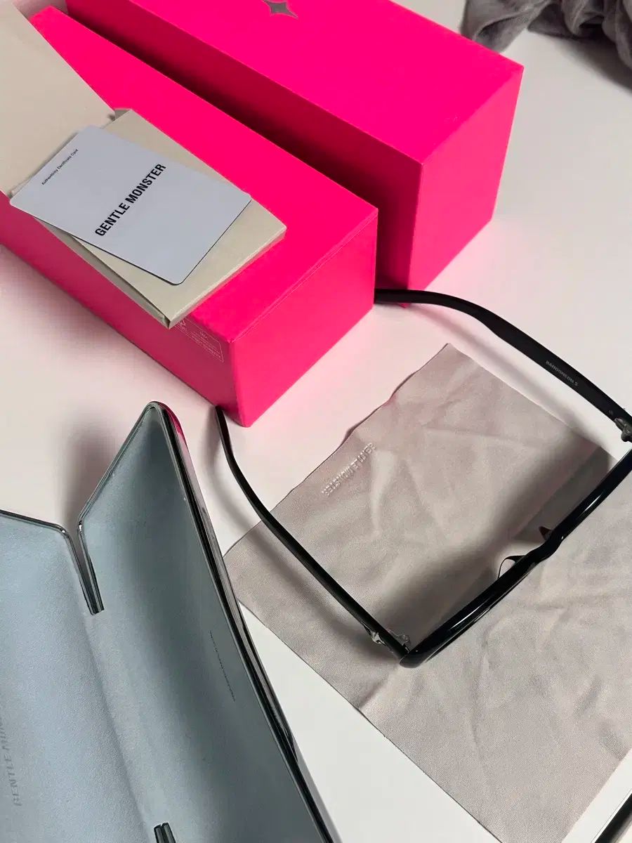 GENTLE MONSTER ジェントルモンスター 半新感染半島 ファイナル ステージ ネオン