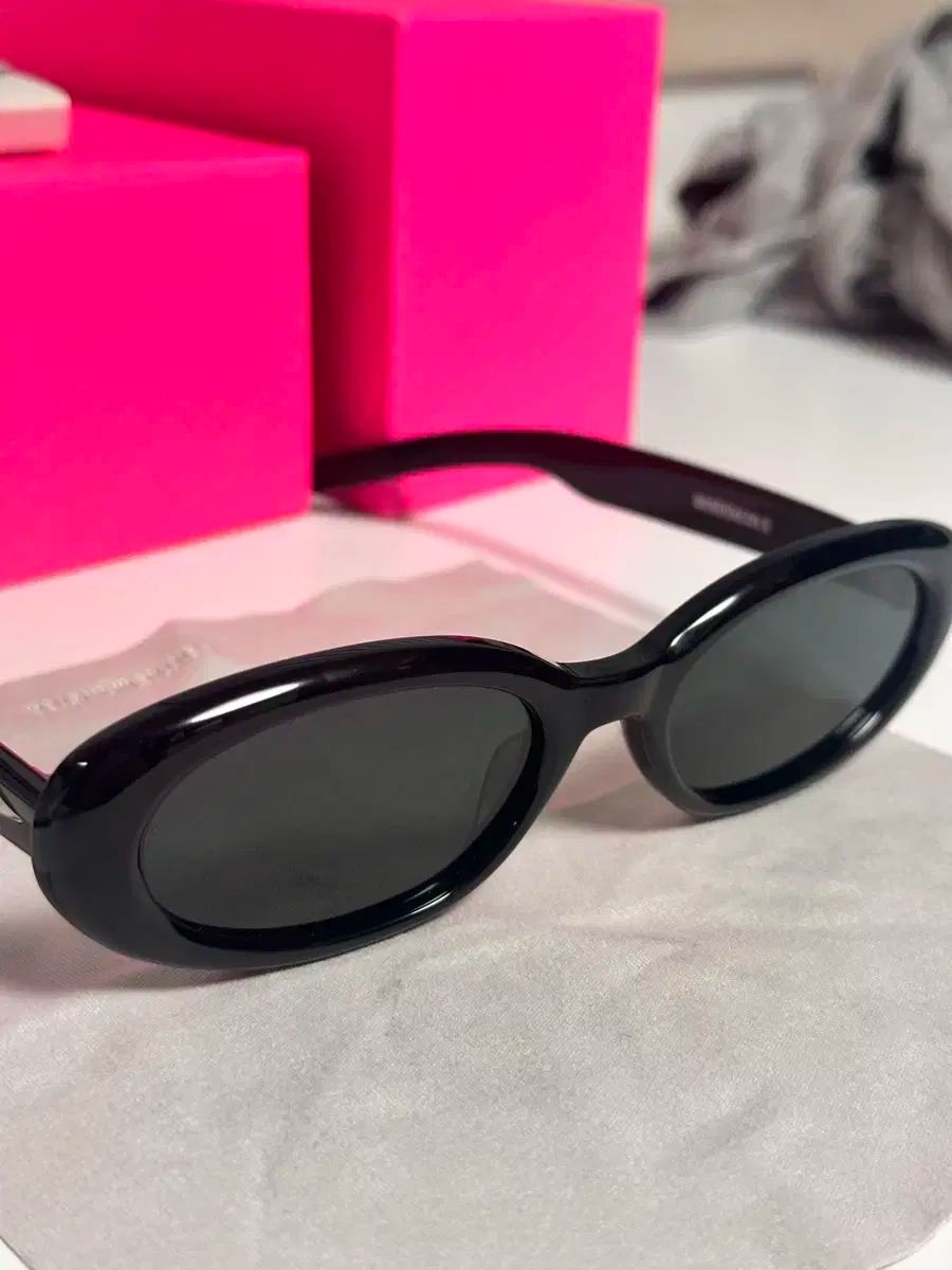 GENTLE MONSTER ジェントルモンスター 半新感染半島 ファイナル ステージ ネオン