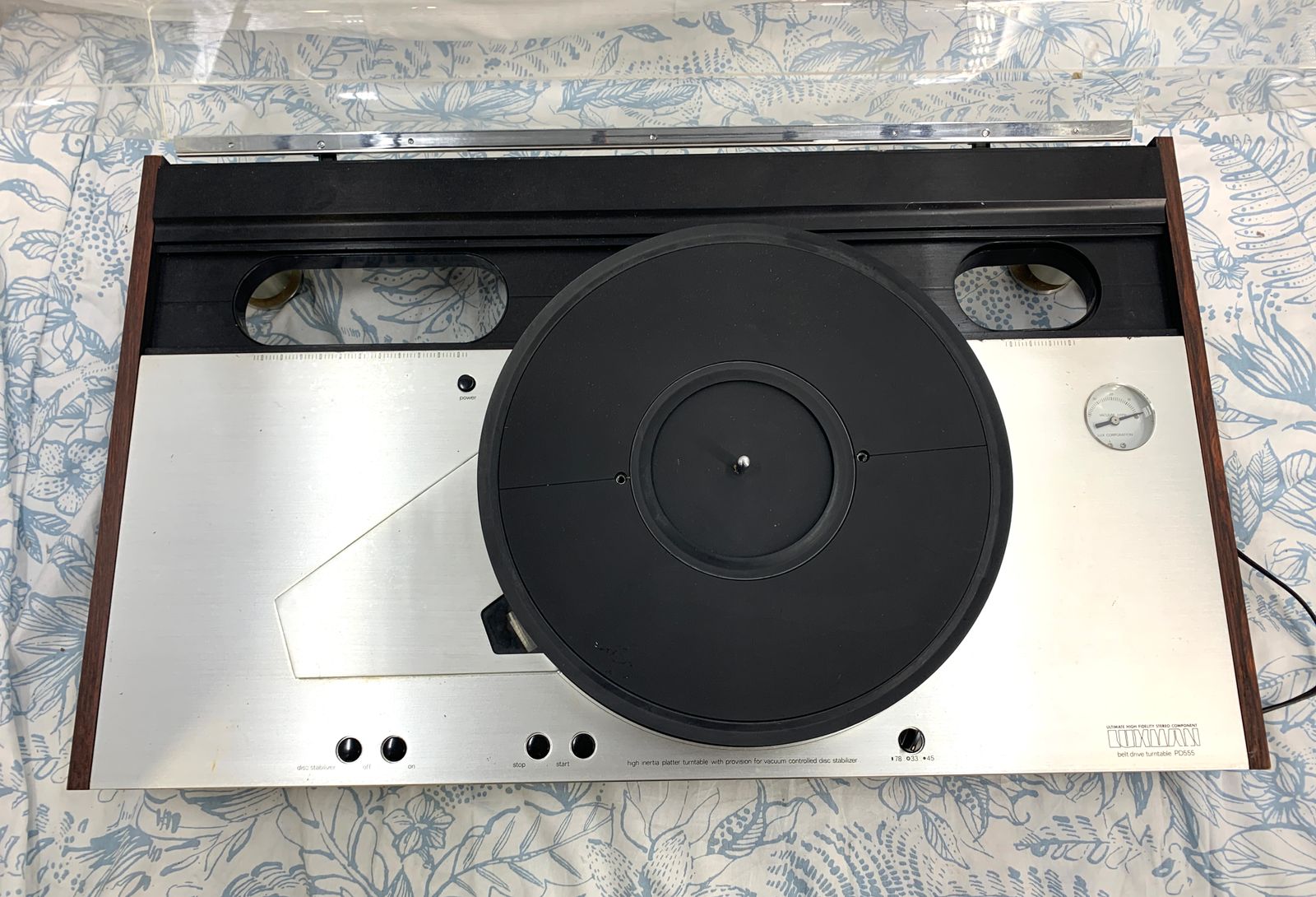 ジャンク品 LUXMAN ターンテーブル PD555 バキュームスタビライザーユニット無し