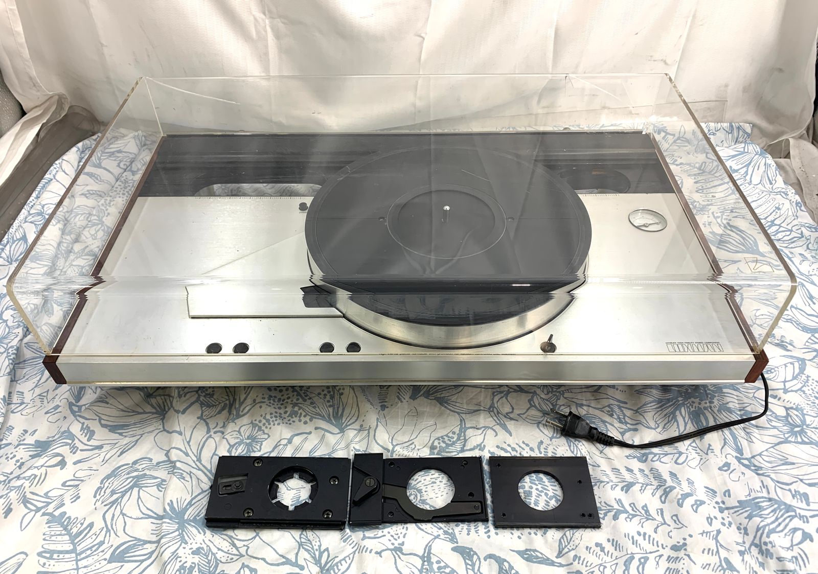 ジャンク品 LUXMAN ターンテーブル PD555 バキュームスタビライザーユニット無し