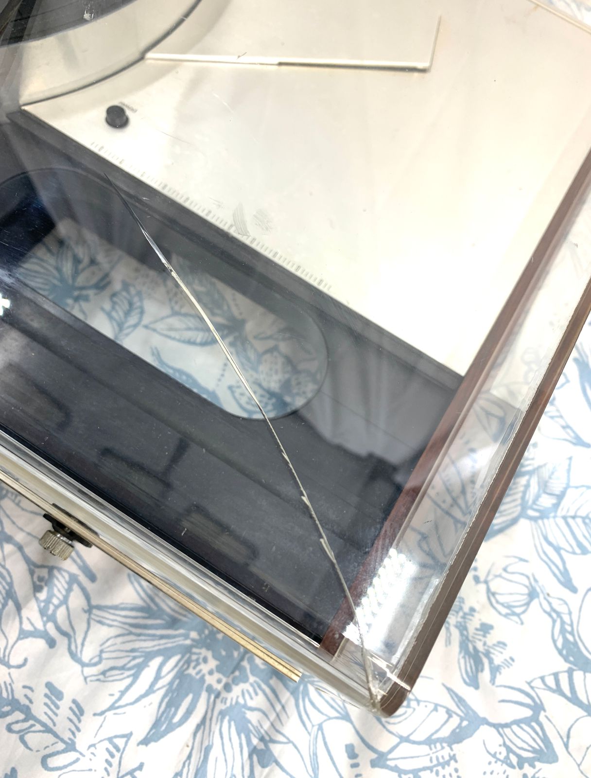 ゲリラセール ジャンク品 LUXMAN ターンテーブル PD555 バキュームスタビライザーユニット無し 情報が満載。