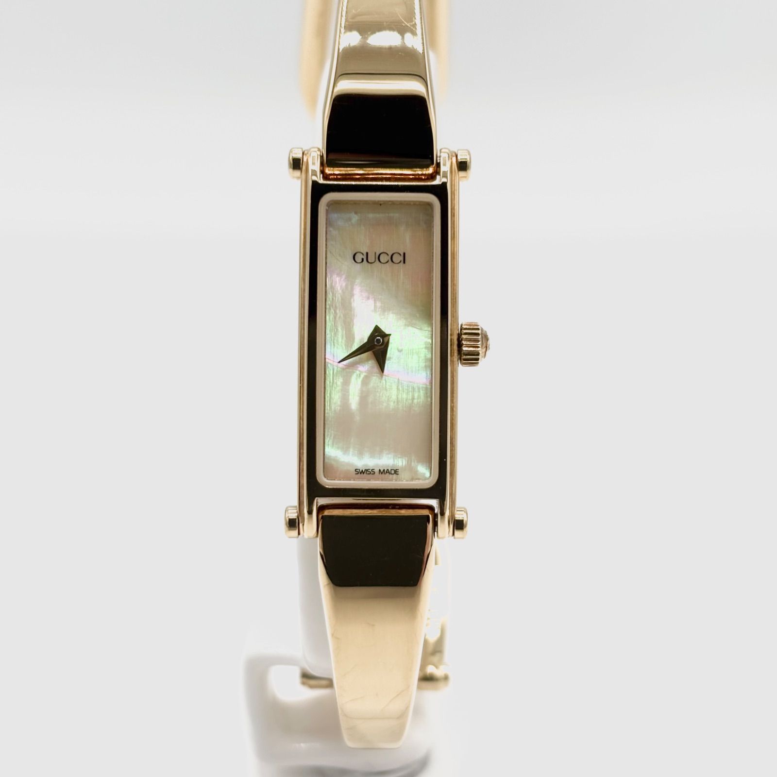 稼働 GUCCI 1500L シェル文字盤 ゴールド バングル 腕時計 レディース