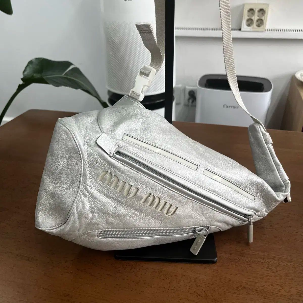 ミュウミュウ シルバー ヒップバッグ