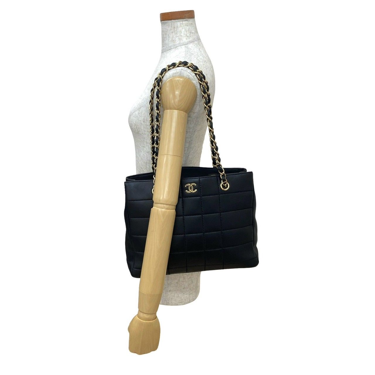 ✨美品✨CHANEL チョコバー ハンドバッグ ココマーク ロゴ金具 ラムスキン 極 美品 シール有 7番台 CHANEL シャネル チョコバー ココマーク