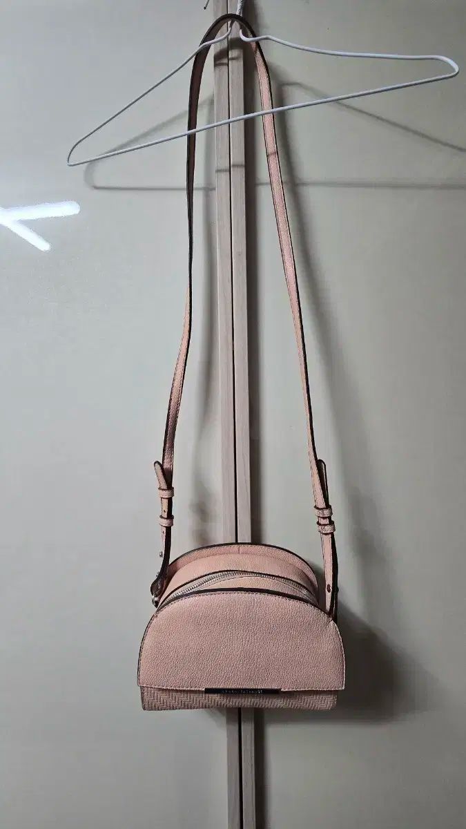 ARMANI EXCHANGE アルマーニ エクスチェンジ ピンク バンダル ミニクロスバッグ