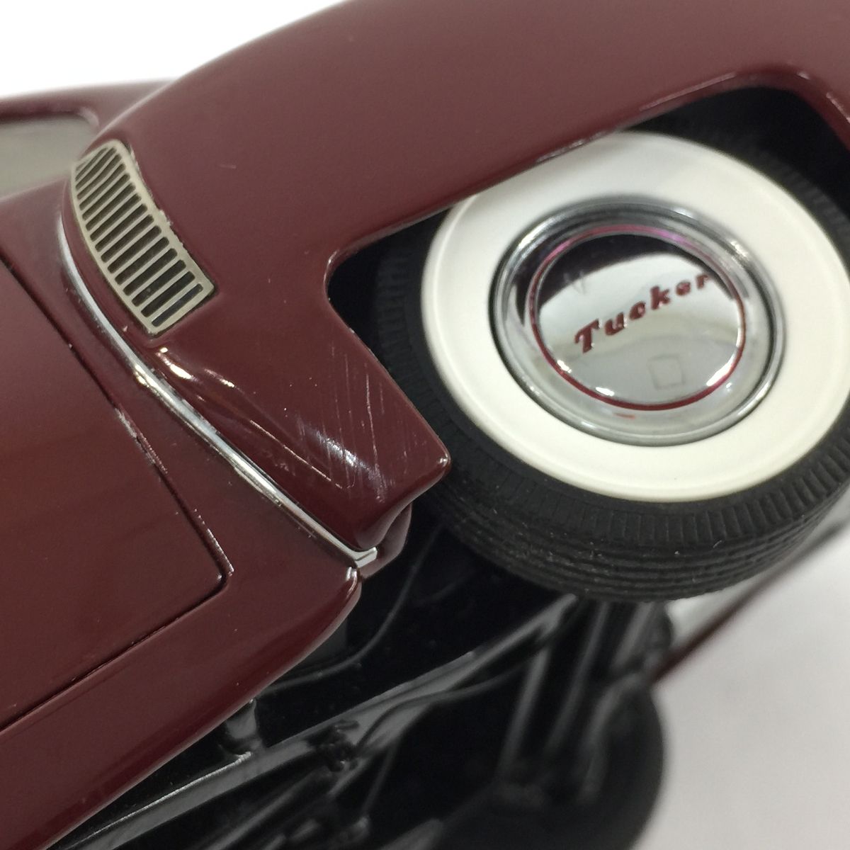 タッカー ティン