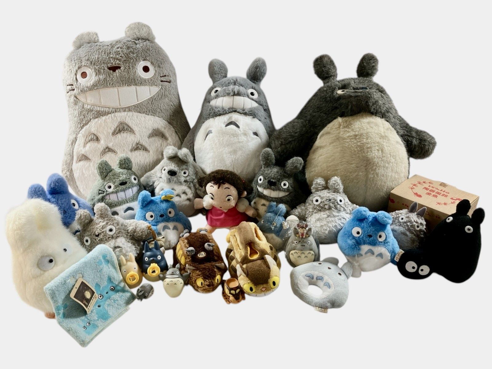 スタジオジブリ キャラクター 25点 まとめ商品 となりのトトロ ぬいぐるみ マスコット ハンカチ 風鈴 等 2.8kg