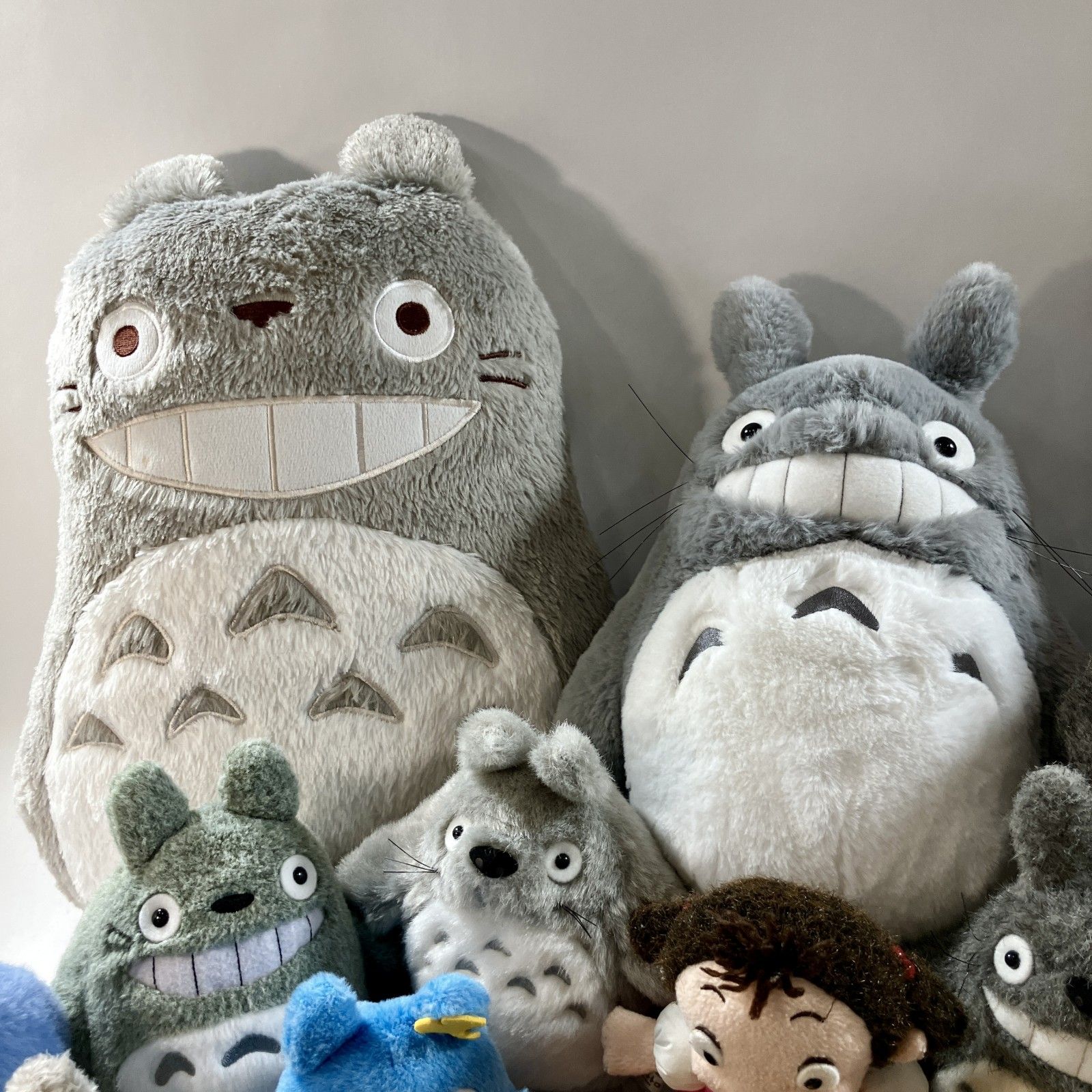 スタジオジブリ キャラクター 25点 まとめ商品 となりのトトロ ぬいぐるみ マスコット ハンカチ 風鈴 等 2 8 kg