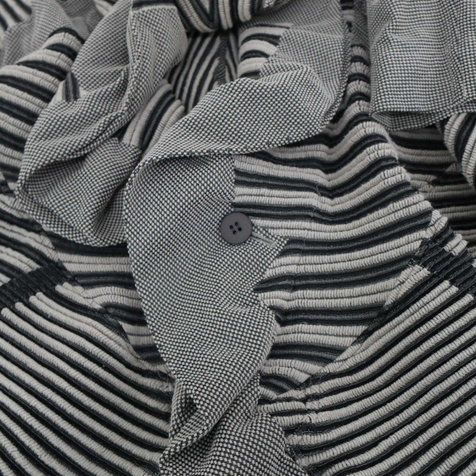  ISSEY MIYAKE イッセイミヤケ 19 AW 3 Dストレッチデザインジャケット グレー 2 その他 ジャケット アウター