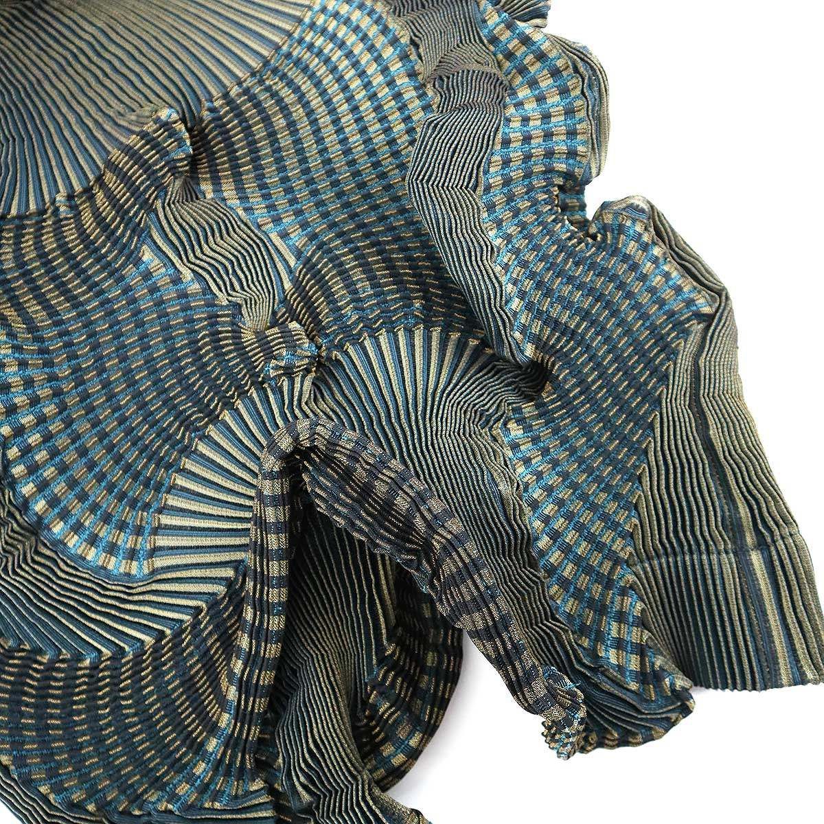  ISSEY MIYAKE イッセイミヤケ 16 AW 3 Dスチームノースリーブトップス グリーン 2 ノースリーブ Tシャツ カットソー