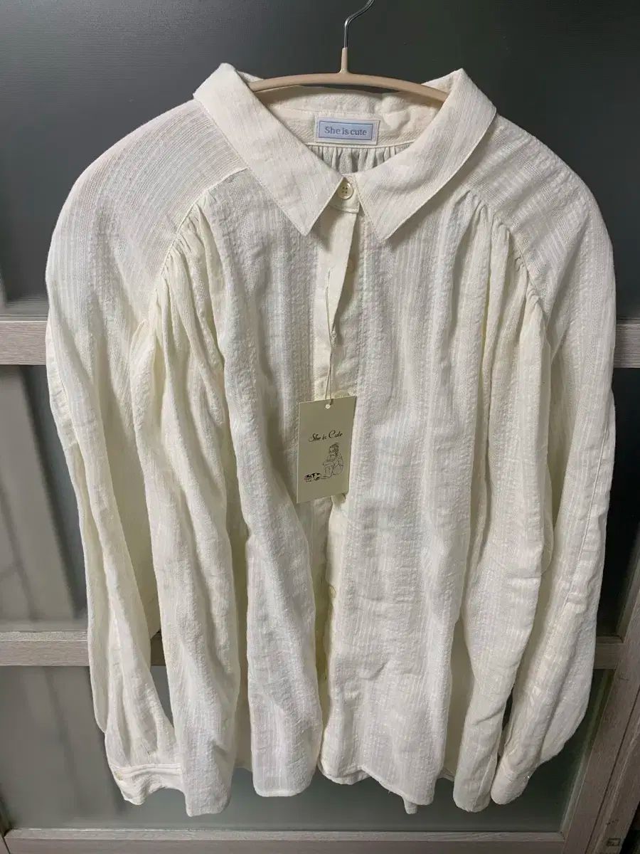 Sheiscute ジェインシャツ 初商品 普段着用アイテム aftermonday the Butter Cream
