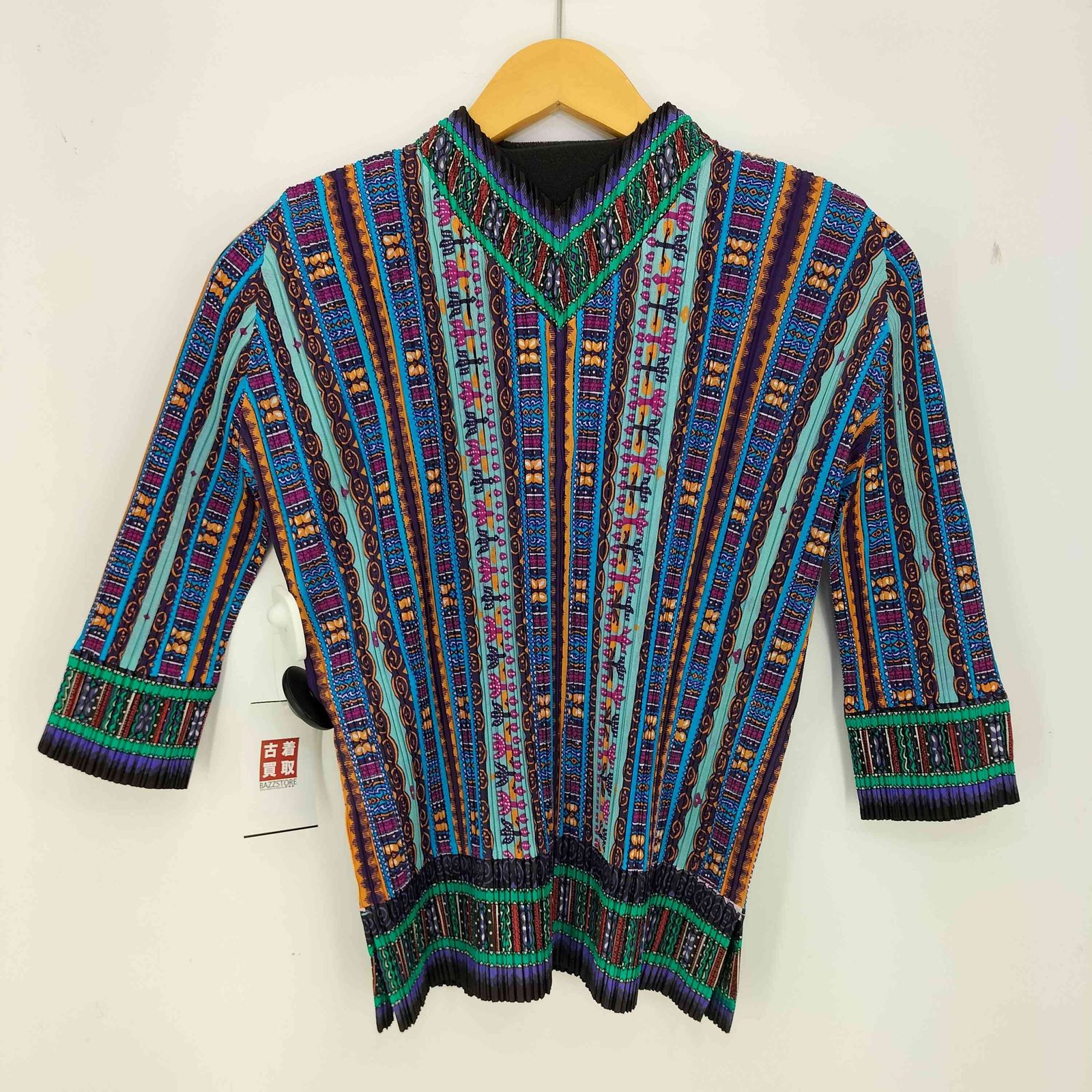 プリーツプリーズイッセイミヤケ PLEATS PLEASE ISSEY MIYAKE 民族 ダキシ総柄 七分丈 Vネックプリーツカットソー レディース JPN 3