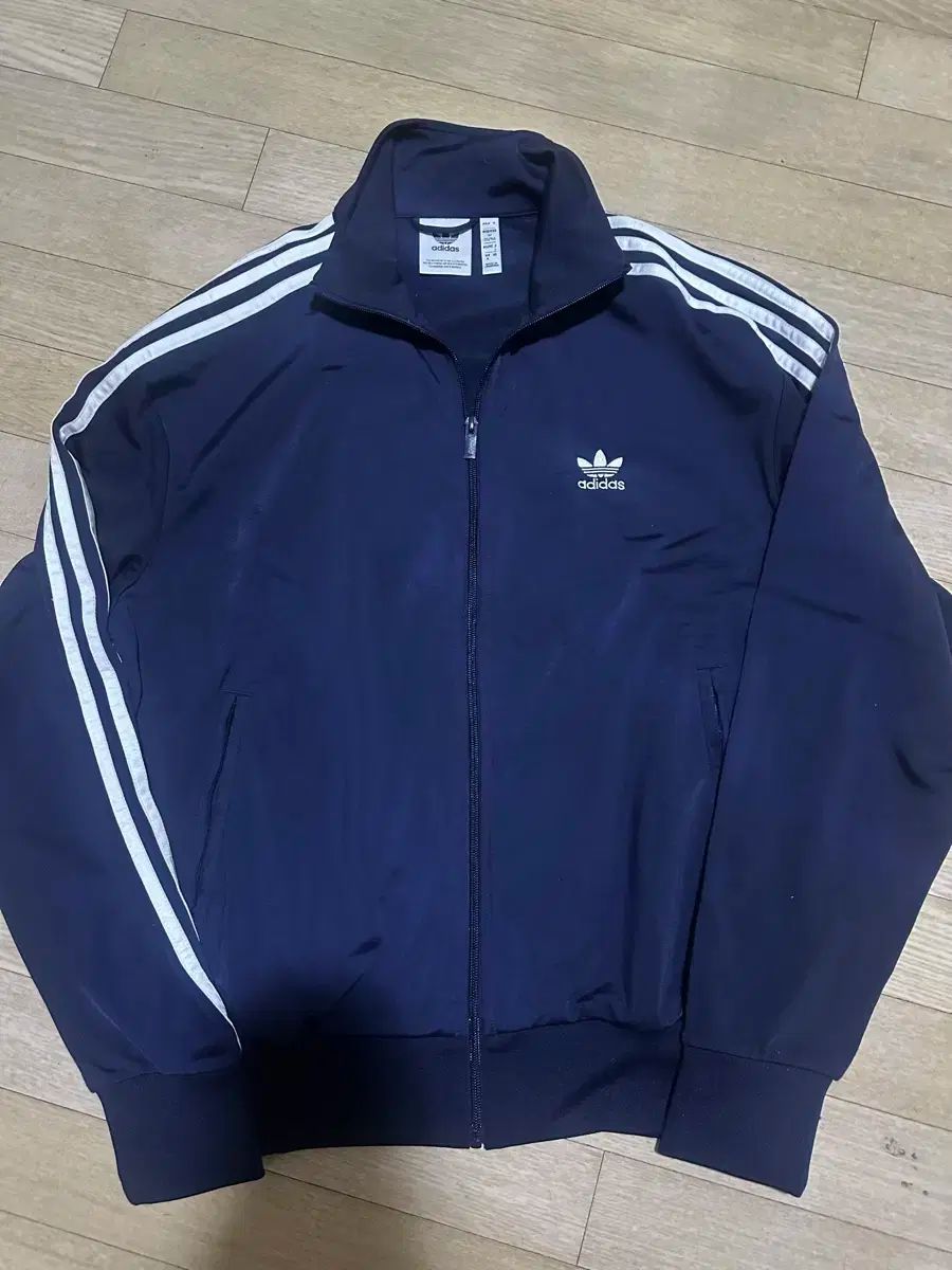 アディダス ネイビー トラックジャージ