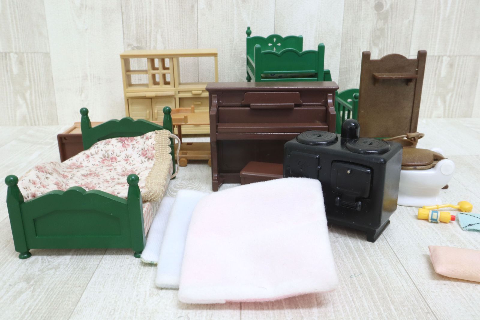  シルバニアファミリー 緑の丘のすてきなお家 初期緑家具一式Set キズ ハウス お店 シルバニアファミリー