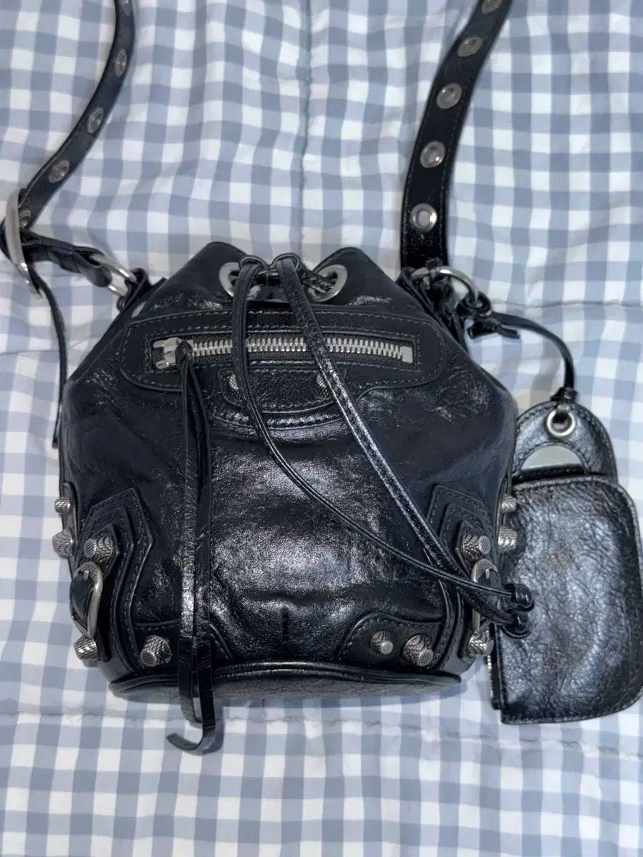 バレンシアガ ルカゴール バケットバッグ xs ブラック