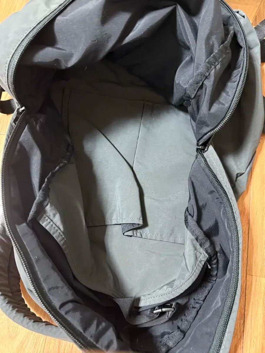 マージアンタイトル マジアンタイトルド オール デイ バッグ 01 グレー