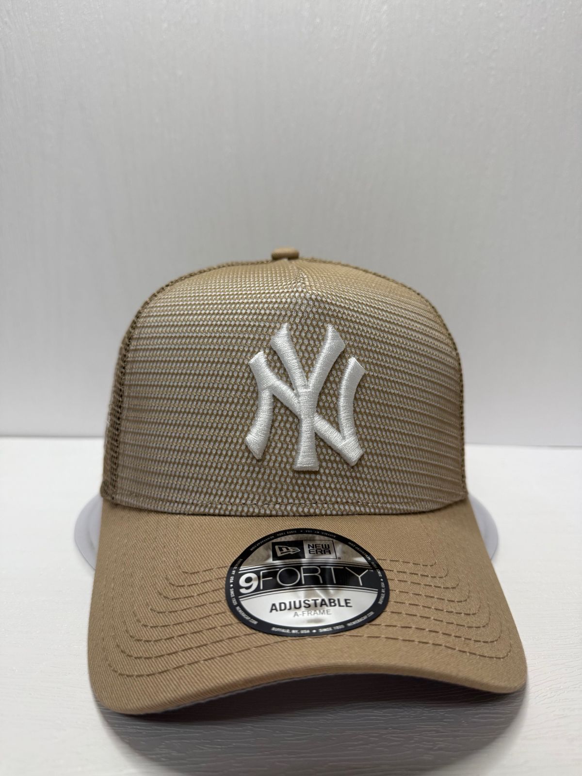 Newera ニューヨークヤンキース 75thワールドシリーズ 9forty A-FRAME スナップバックメッシュキャップ ベージュ