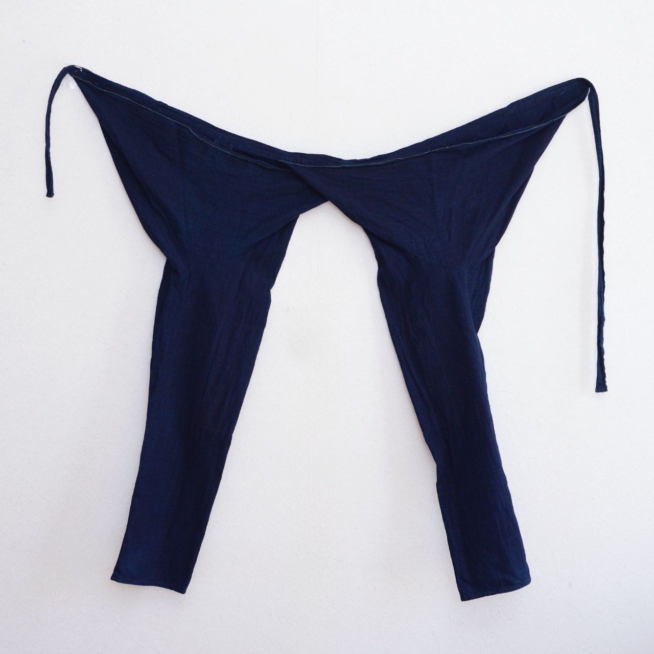 藍無地 木綿 パンツ 股引 昭和中期 野良着 山袴 ジャパンヴィンテージ ハンドメイド リメイク素材にもお勧め Vintage Japanese Indigo Cotton Pants Momohiki – Noragi Japan