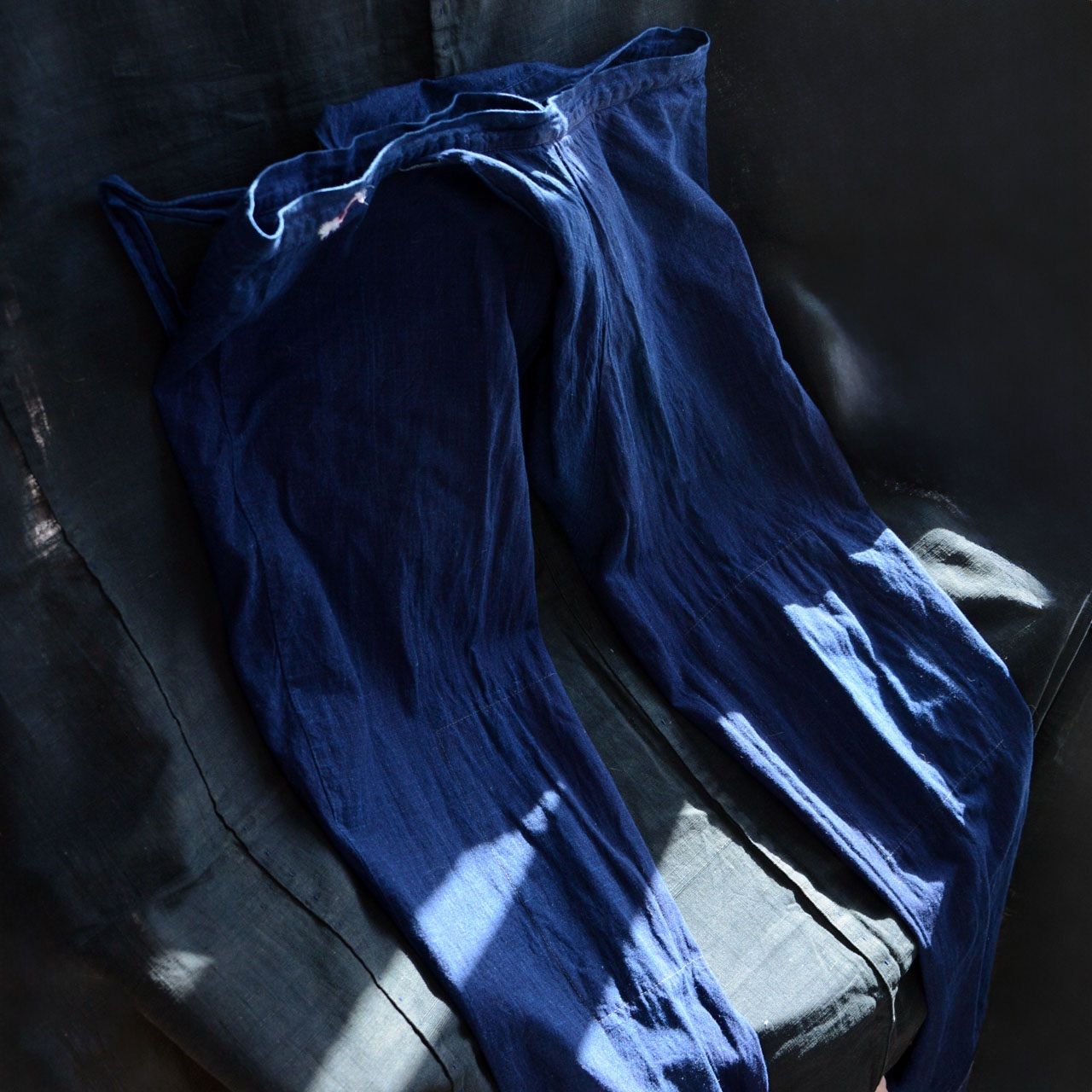 藍無地 木綿 パンツ 股引|昭和中期 野良着 山袴|ジャパンヴィンテージ|ハンドメイド リメイク素材にもお勧め Vintage Japanese Indigo Cotton Pants Momohiki – Noragi Japan Vintage