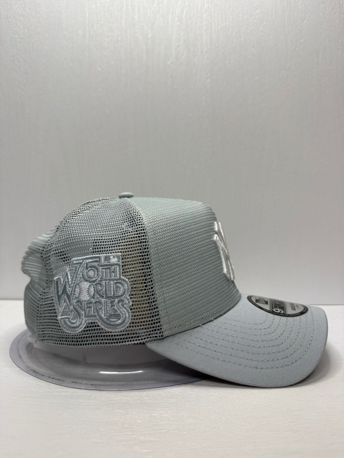 Newera ニューヨークヤンキース 75 thワールドシリーズ 9 forty A-FRAME スナップバックメッシュキャップ グレー