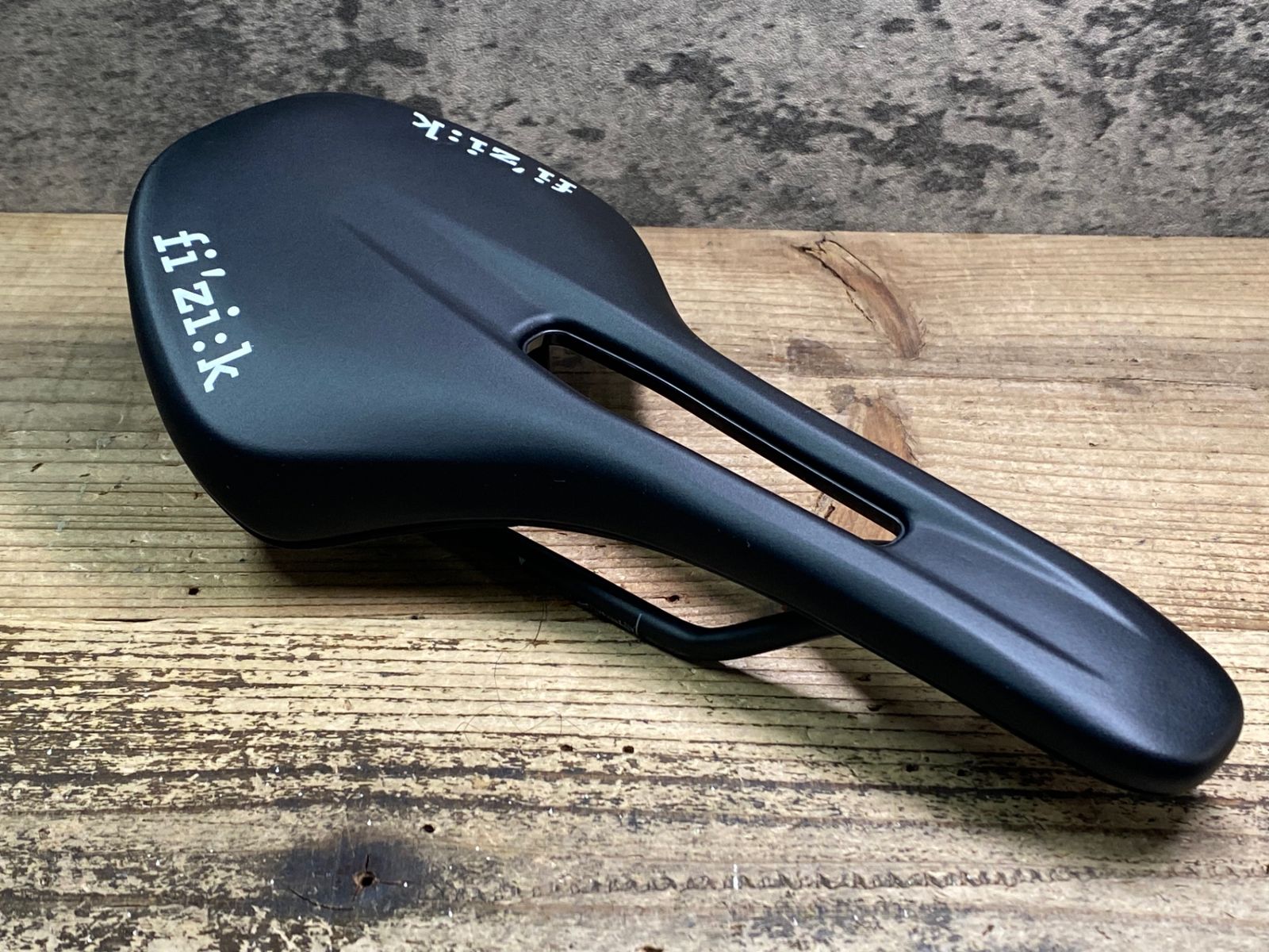 JN336 フィジーク fizik アンタレス ANTARES VENTO サドル S-Alloy 黒 140mm