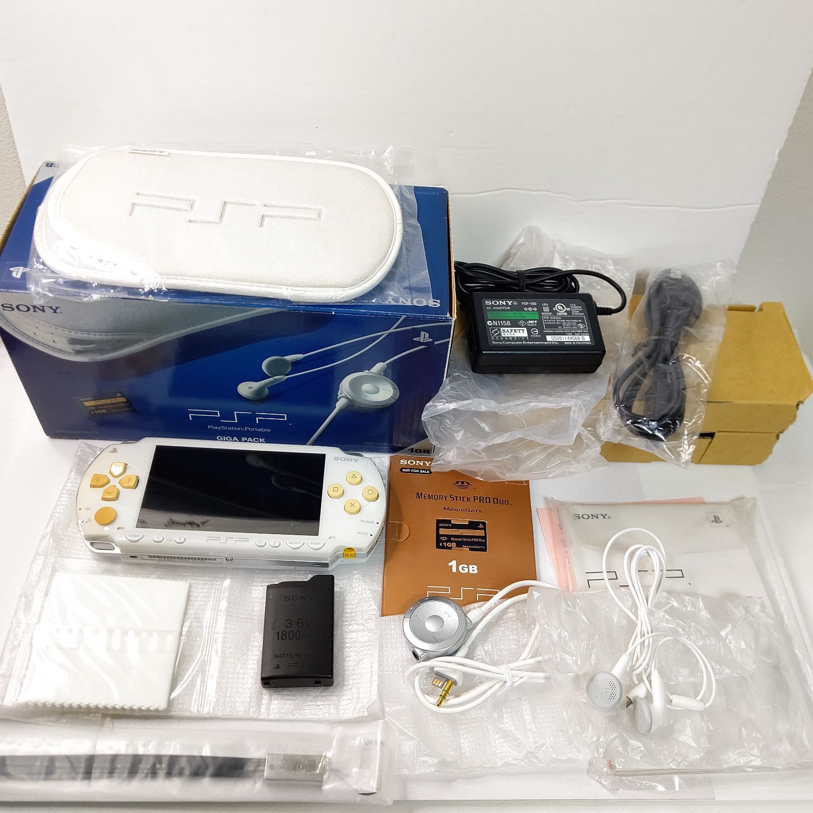 ワンピース ソニー PSP1000 セラミックホワイト ギガパック ゲーム機 セット 【限定品】