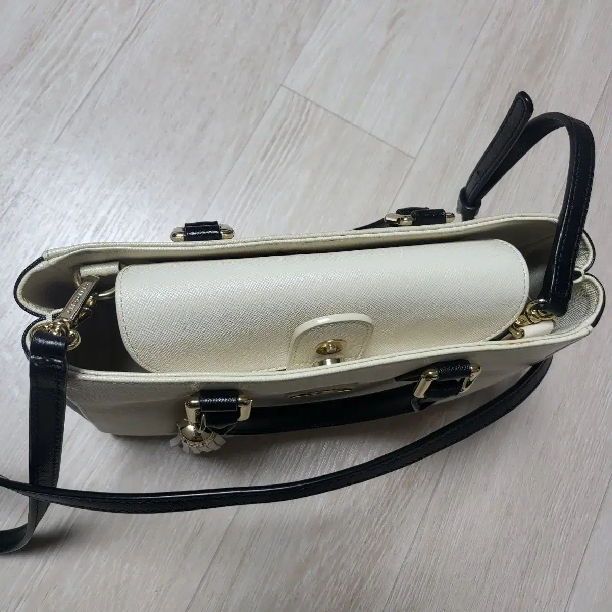 メトロシティ アイボリー