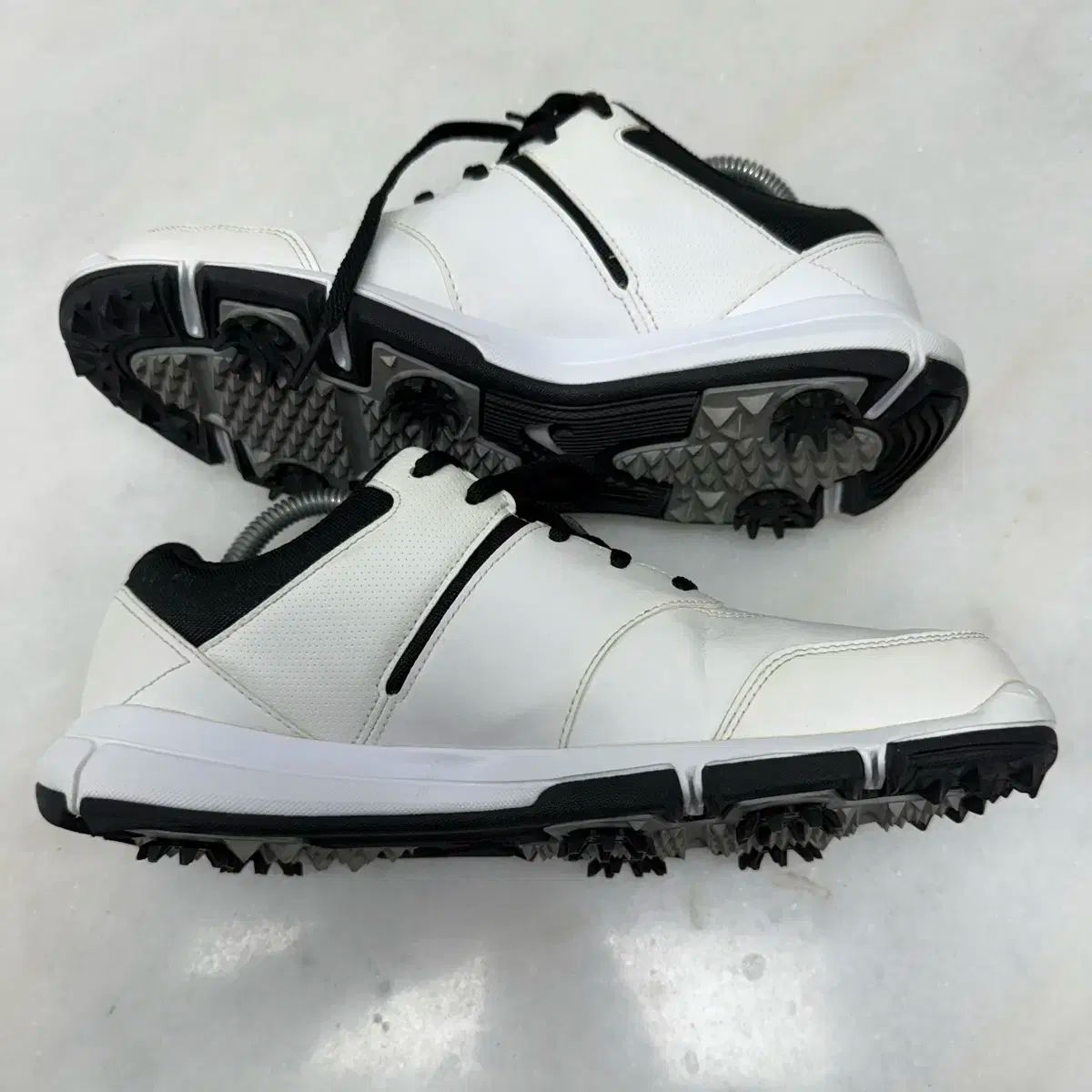 ゴルフシューズ