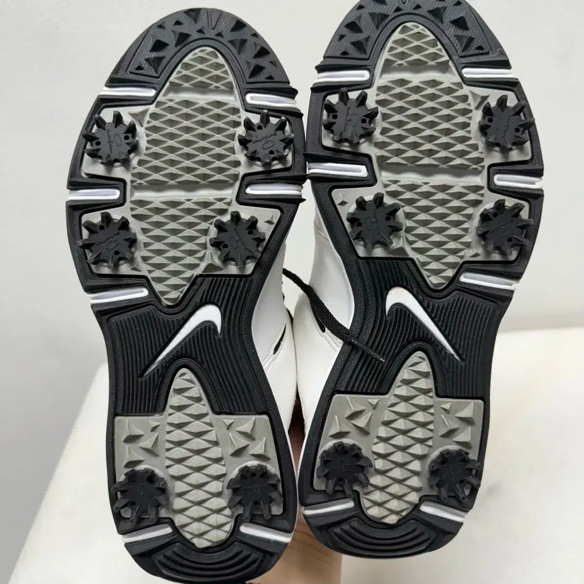 ゴルフシューズ